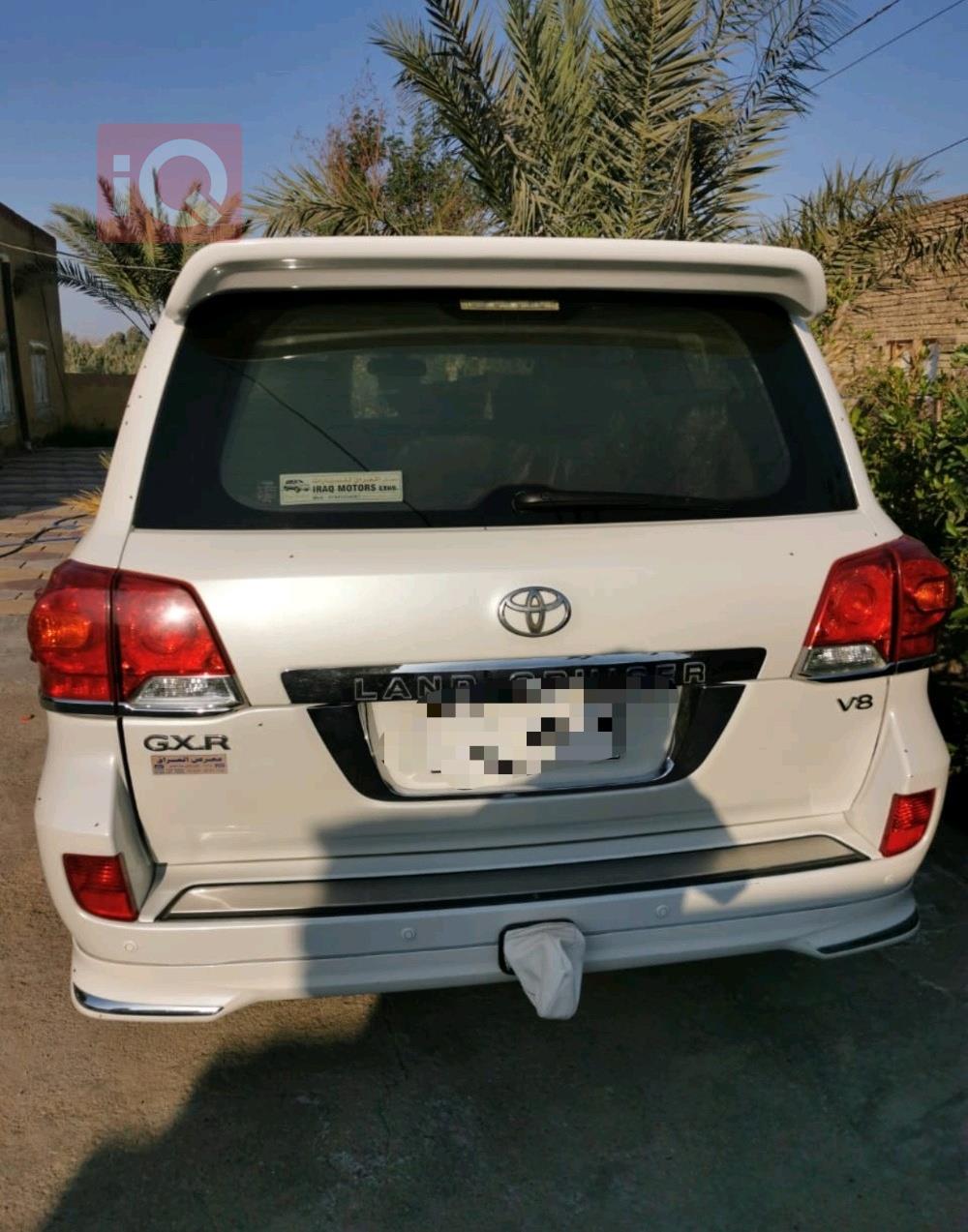 تۆیۆتا لاند کروزەر